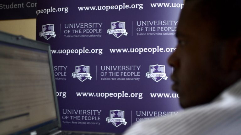 Graduação completa, internacional e sem anuidade? “Universidade do Povo” tem inscrições abertas