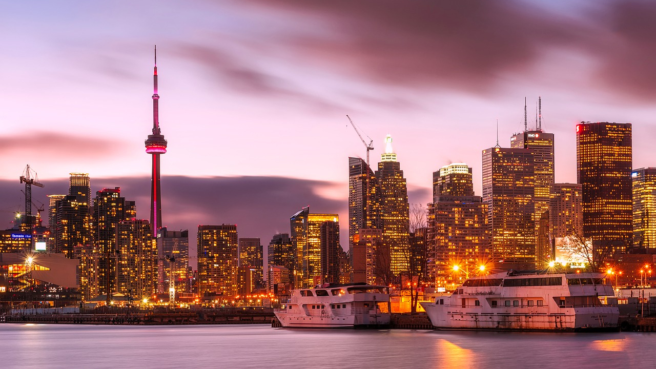 Toronto no por do sol - bolsas do governo do canadá