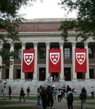 Harvard - Greve Pelo meio ambiente