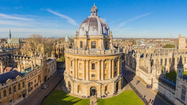 Universidade de Oxford lança bolsas integrais Weidenfeld-Hoffmann para pós-graduação