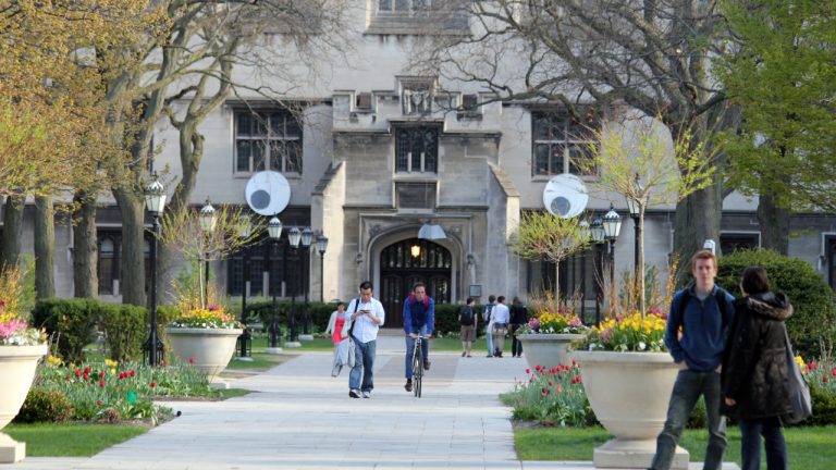 Bolsa para curso curto da University of Chicago para estudantes de ensino médio