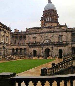 Old College da Universidade de Edimburgo, doutorado na Escócia