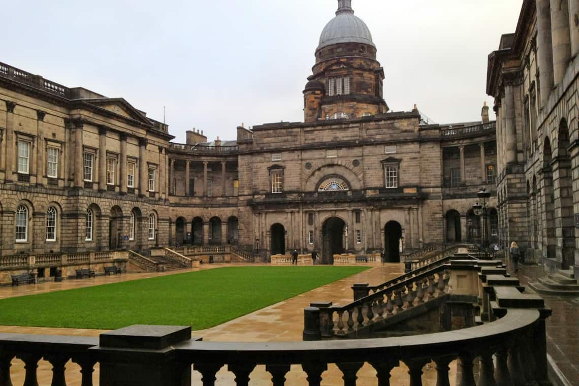 Old College da Universidade de Edimburgo, doutorado na Escócia