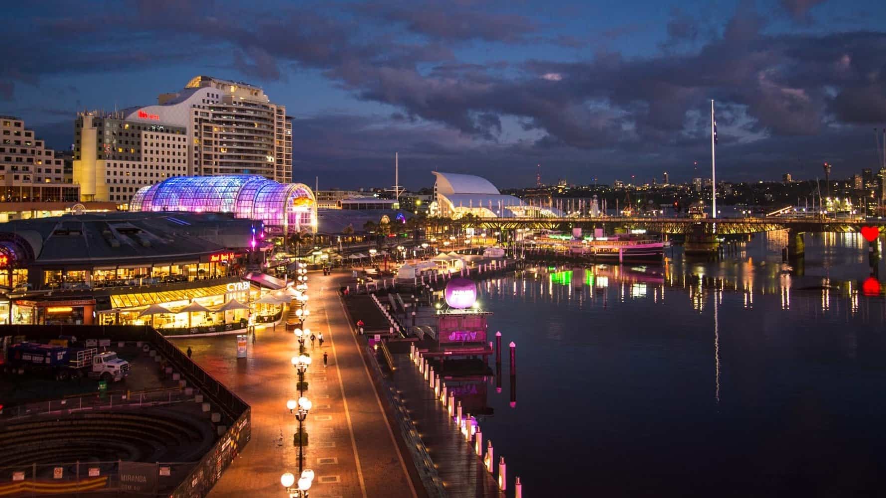 Darling Harbor à noite, em Sidney