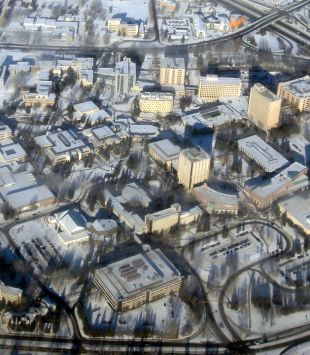 Imagem aérea da Universidade de Calgary - bolsas de graduação no Canadá