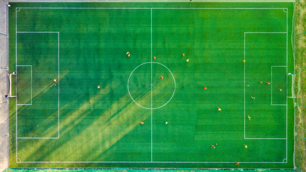 Campo de futebol visto de cima - mestrado em esporte