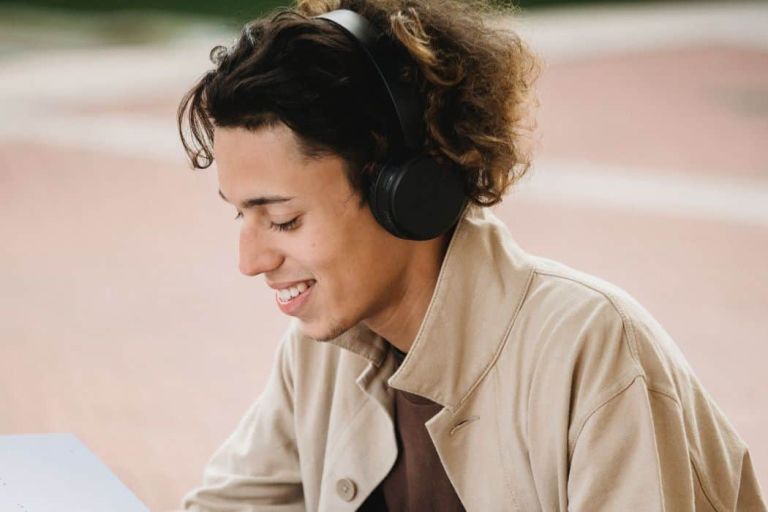 7 podcasts em francês que vão te ajudar a destravar o idioma 7 podcasts em francês que vão te ajudar a destravar o idioma
