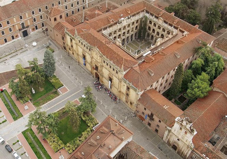 Santander oferece 40 bolsas para a Universidade de Alcalá, na Espanha